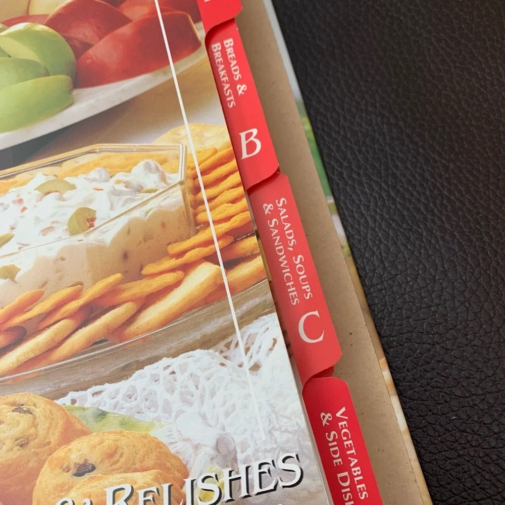 Vintage Cookbook 3 Ring Binder Simply Delicious Herbergers Employees Recipes